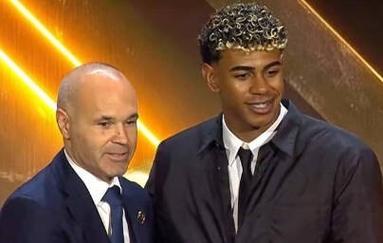 记者：努涅斯本可能在2020年加盟米兰，但最终被本菲卡签下