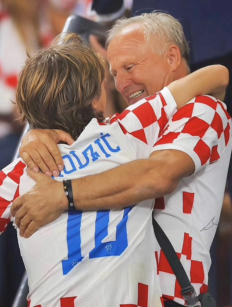 马卡：C罗认为世界杯代表不了什么，但那是他简历上最大缺憾